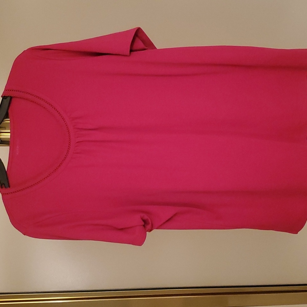 Allison Daley short sleeve top. Machine washable. 65% polyester and 35% cotton.